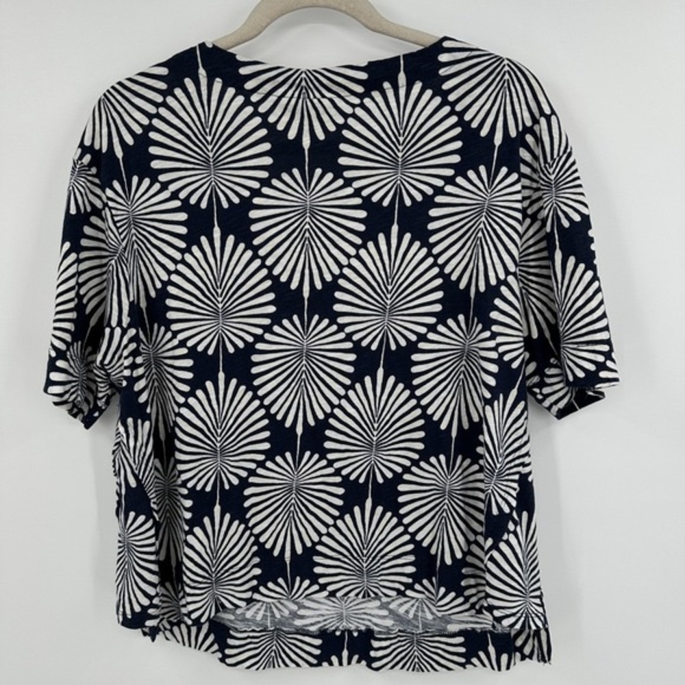 Women's Navy and White Patterned Short Sleeve Top - Picture 4 of 4